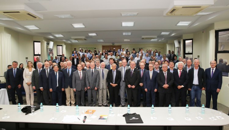 Diretores da Ocepar reelegem José Roberto Ricken para mais 4 anos na presidência do sistema
