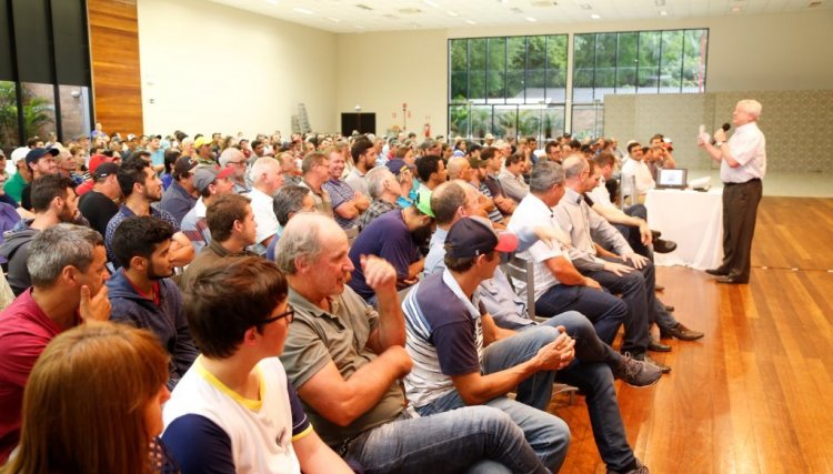 Cobb participa de reuniões da avicultura da Copacol