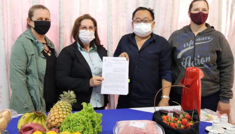 Cafelândia assina convênio de R$ 730 mil junto com agricultores para merenda escolar