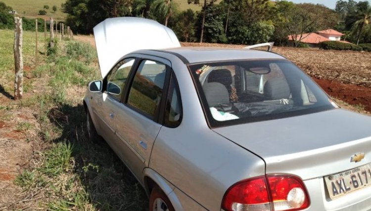 Veículo roubado em Nova Aurora é encontrado pela PM abandonado em estrada rural no Município de Cafelândia 