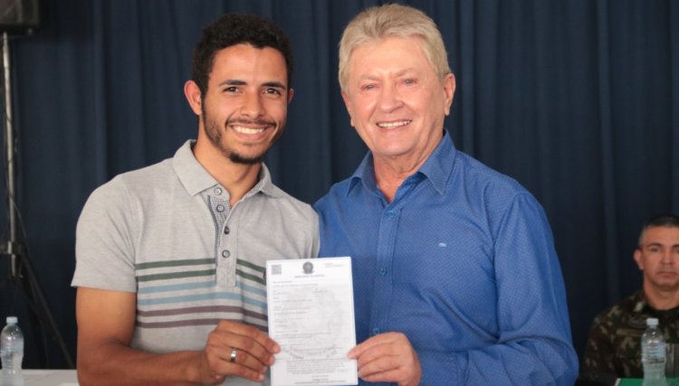 Cafelândia realiza entrega de certificado de dispensa militar