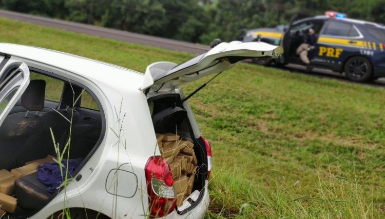 Após fuga PRF apreende maconha e recupera carro roubado, veja o vídeo