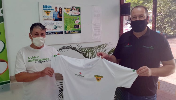 Associado do Sintrascoop Davi Neves retira camisa referente a promoção do Instagram 
