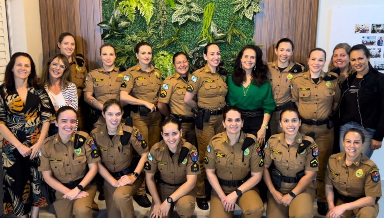 Policiais Militares femininas participaram do Chá de Rosas na cidade de Cafelândia