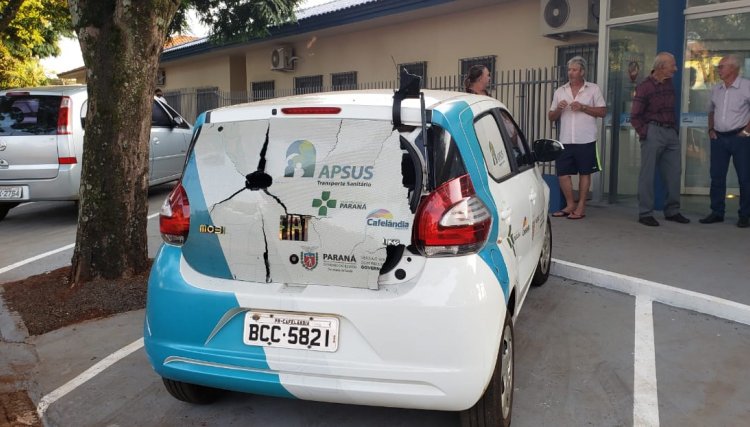 Carro da saúde de Cafelândia é atingido com um tiro de calibre 12