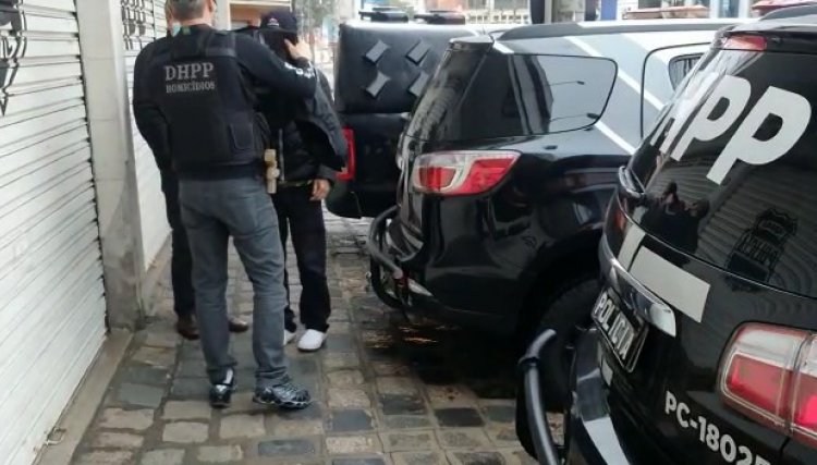 Criminoso invade casa e morre com mata-leão do pai que defendeu a família no PR