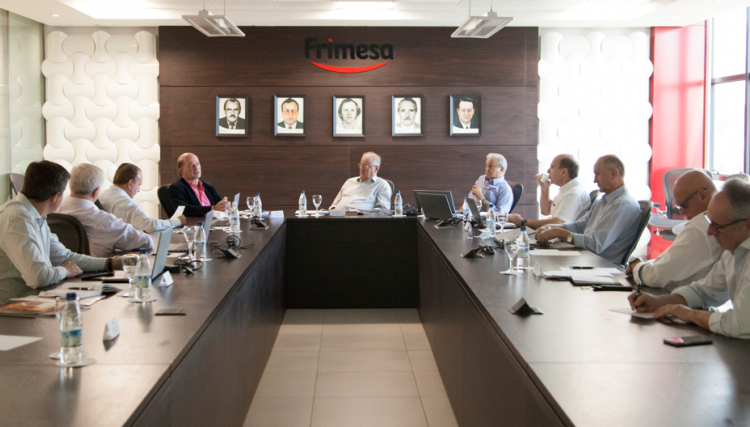 Líderes do cooperativismo do Oeste reúnem-se com representante do Itamaraty