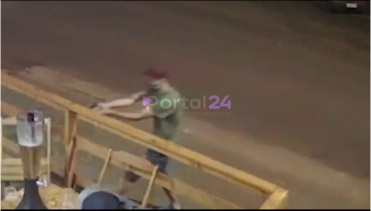 Veja o momento em que homem leva quatro tiros em Cascavel