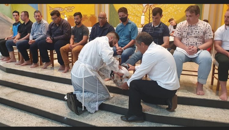Tradicional Missa de Lava-Pés é realizada na Capela Nossa Senhora Aparecida em Cafelândia, veja o vídeo 