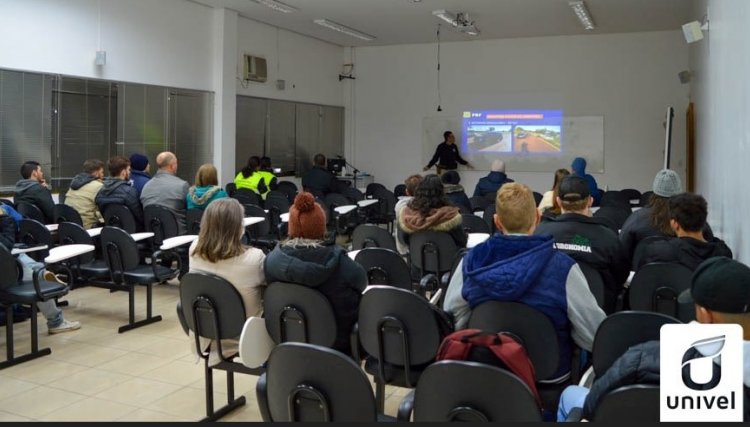 Maio Amarelo: Univel realiza palestra para promover a conscientização do cuidado no trânsito