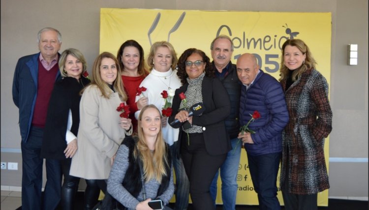 Univel realiza confraternização com colaboradores em comemoração aos 64 anos da Rádio Colmeia e mês do trabalhador