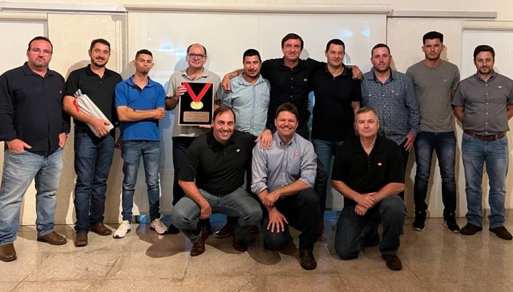 Cobb-Vantress premia Grupo Alvorada por desempenho de lote em SP