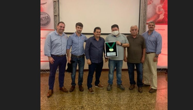 Cobb-Vantress premia Guaraves por melhor desempenho nas regiões NO e NE