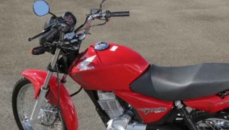 Motocicleta é apreendida com documentação adultera em Cafelândia e o condutor fugiu 
