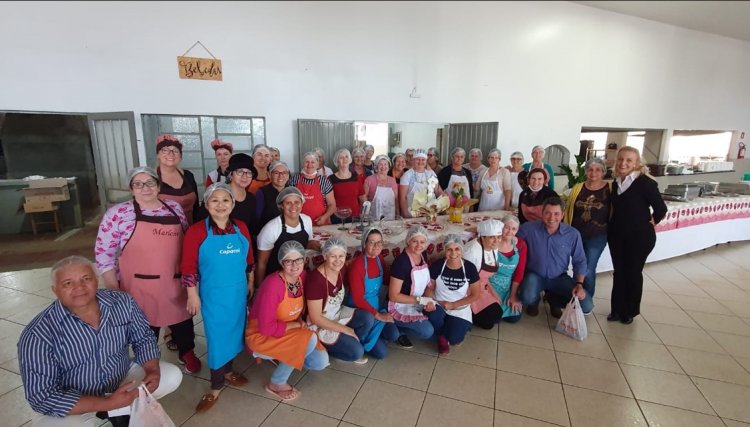 Deputado federal S&eacute;rgio Souza visita integrantes do Grupo Feminino da Copacol em Cafel&acirc;ndia