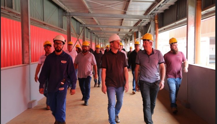 Cooperados da Copacol visitam obras da Frimesa em Assis