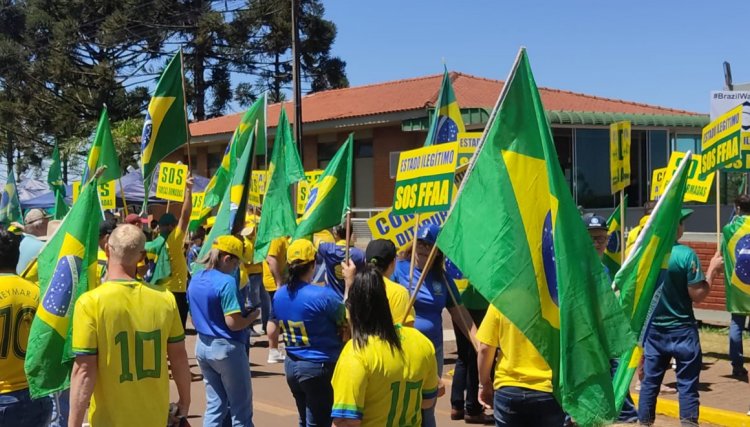 Manifesta&ccedil;&otilde;es em frente ao Ex&eacute;rcito ganham for&ccedil;a em Cascavel e no Brasil neste feriado