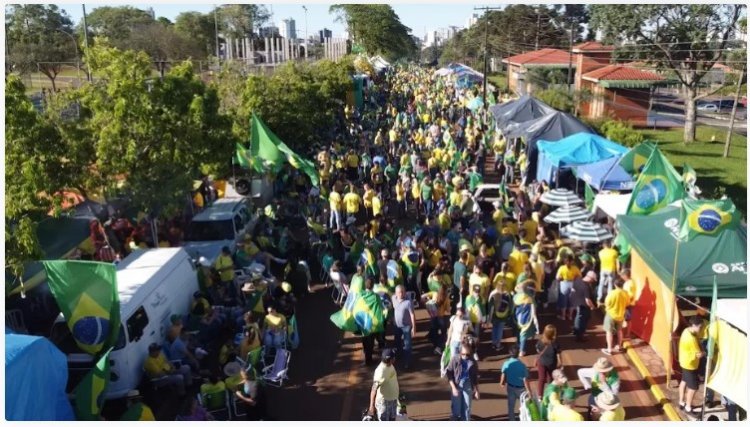 Imagens a&eacute;reas mostram manifesta&ccedil;&otilde;es em frente ao Ex&eacute;rcito Brasileiro em Cascavel
