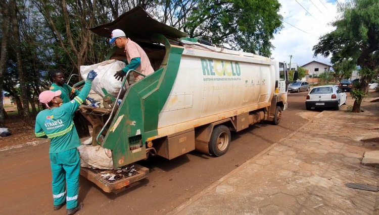 Equipe da coleta de lixo de Cafel&acirc;ndia pede a colabora&ccedil;&atilde;o da popula&ccedil;&atilde;o para a separa&ccedil;&atilde;o adequada, veja o v&iacute;deo 