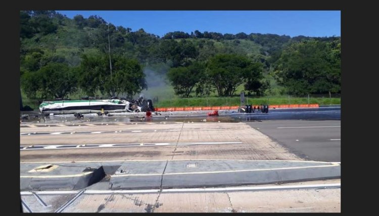 Grave acidente deixa caminhão incendiado na BR-277