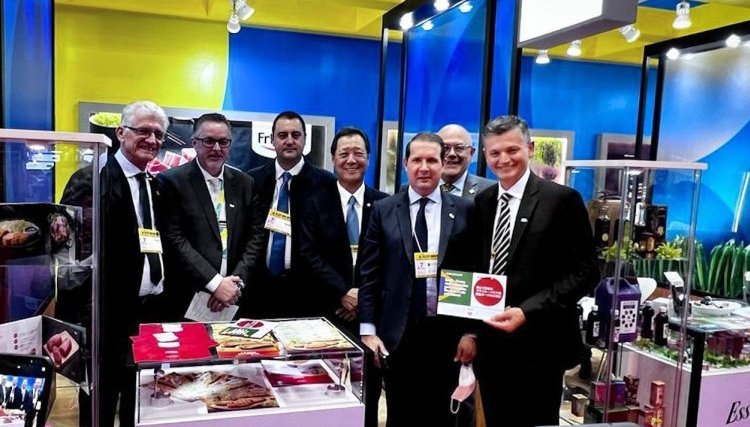 No Japão, deputado Marcel Micheletto (PL) divulga potencial do Paraná na produção de carne suína