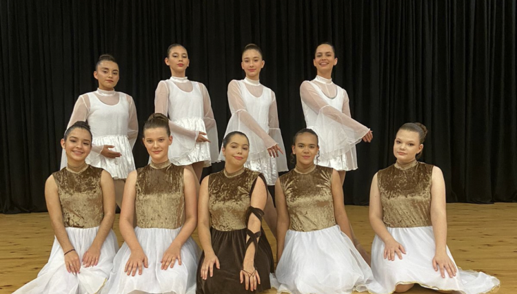 Alunas de Cafelândia participam de festival de dança em Curitiba