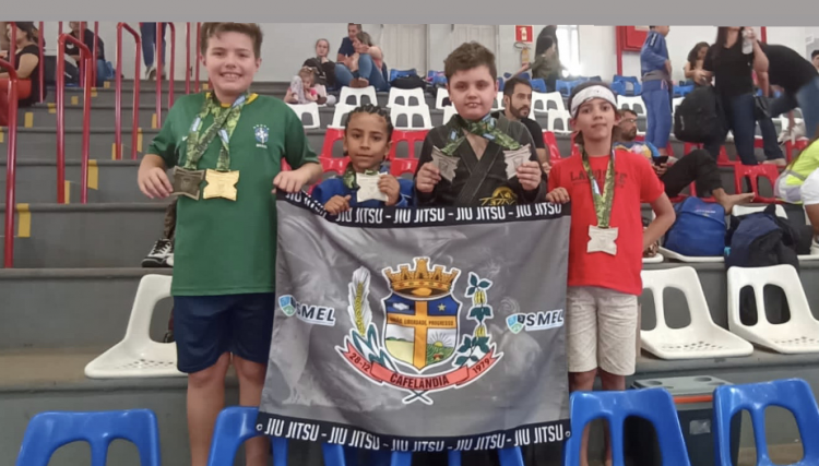 Atletas de Cafelândia são destaque na Copa Fronteira de Jiu-Jitsu em Umuarama