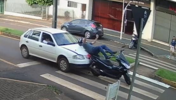 Câmeras de segurança registram acidente em Cafelândia, veja o vídeo 