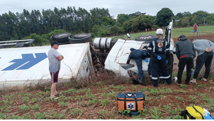 Acidente é registrado nesta manhã de sábado na Penha, veja o vídeo 