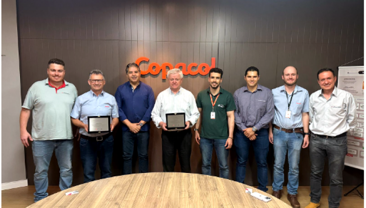 Representantes da Sumitomo Chemical prestam uma homenagem pelos 60 anos da Copacol   