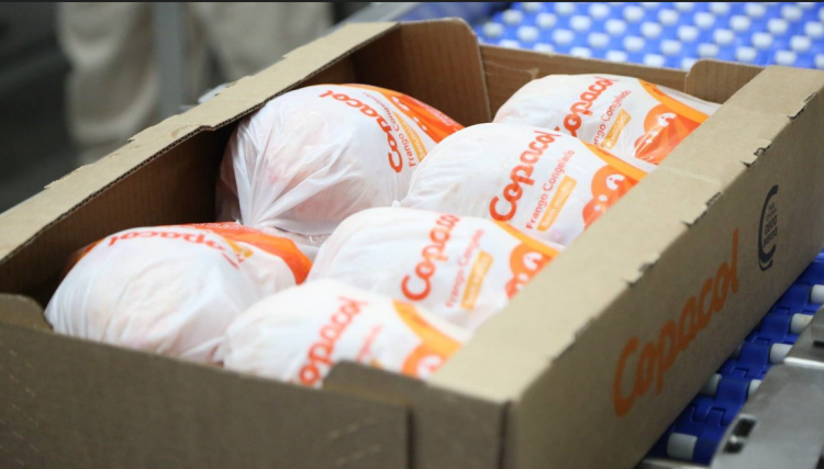 Copacol realiza a doação de 2 toneladas de frango para famílias afetadas pelas chuvas