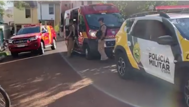 Filho leva golpe de facão do pai  e sofre ferimentos no pescoço, coração, tórax e antebraço