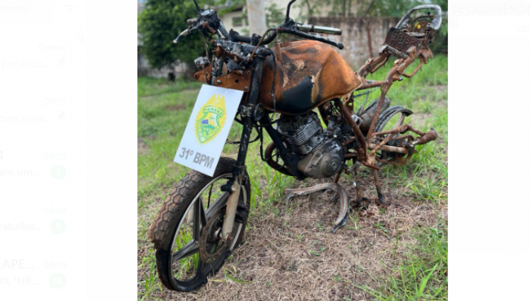 Motocicleta furtada em Cafelândia é encontrada totalmente queimada