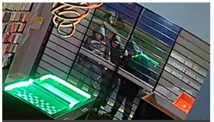 Loja Twrcell de Cafelândia é arrombada e 20 celulares são furtados veja o vídeo 