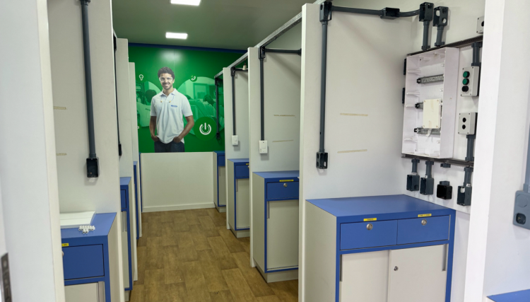 Curso de instala&ccedil;&atilde;o el&eacute;trica industrial e predial inicia em Cafel&acirc;ndia