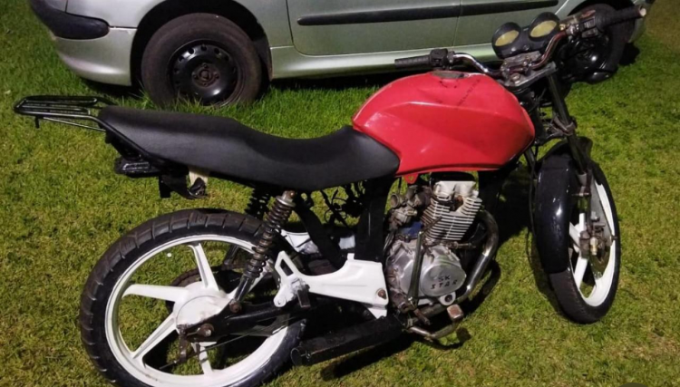 Motocicleta é apreendida após condutor transitar sem escapamento e varias irregularidades 
<br/>