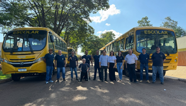 Prefeitura de Cafelândia entrega mais quatro micro-ônibus para a Educação, nesta segunda-feira dia 11