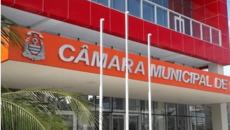 Ministério Público determina suspensão de aumento de 75% dos salários de vereadores no PR, qual a sua opinião?