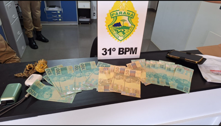 Homem é preso em flagrante com R$ 2 mil em notas falsas no centro de Cafelândia 
<br/>