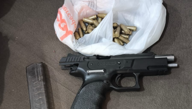 Homem é preso com arma de fogo e drogas em Cafelândia 
<br/>