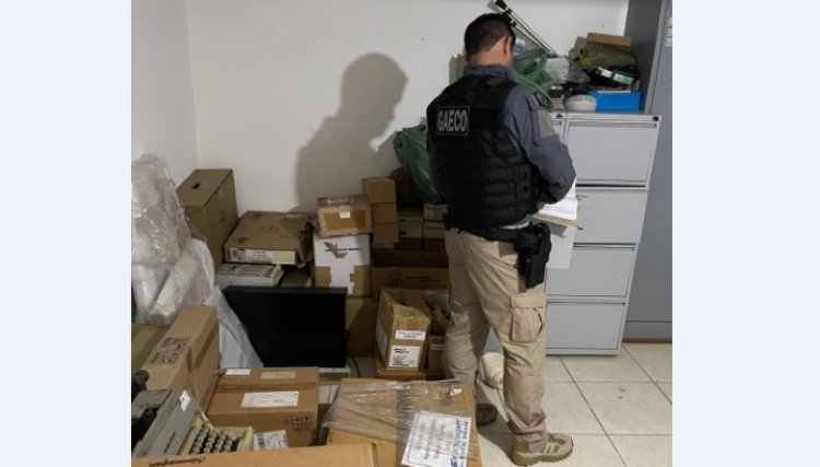 Gaeco cumpre mandados de busca e apreensão em Cafelândia e outras cidades após fraudes e corrupção em licitações, uma pessoa foi presa por porte de arma 