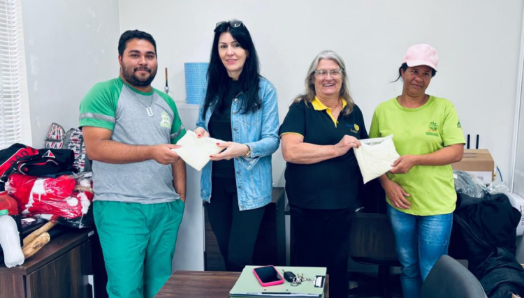 Rotary Clube de Cafelândia Distribui Leite em Pó a Famílias e Catadores