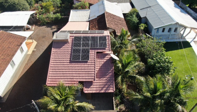 Bandeira vermelha segue em julho: entenda a cobrança extra e como a energia solar pode ser a saída para economizar