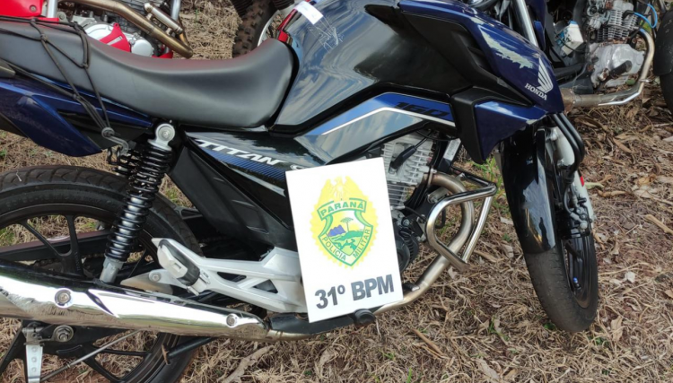 Motociclista é apreendida após jovem venezuelano menor de idade empinar em Cafelândia 