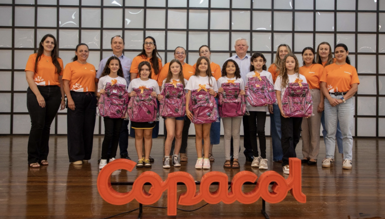 Copacol comemora 20 anos do Escola no Campo com premia&ccedil;&atilde;o de alunos destaques<br/>