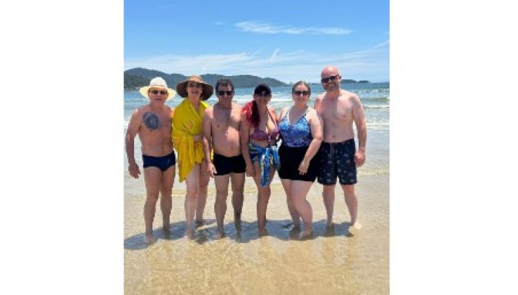 Prefeito e vice viajam para a praia com participantes do Projeto da Melhor Idade de Cafel&acirc;ndia