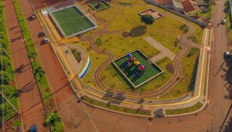 M&atilde;e faz alerta ap&oacute;s homem parar van e se masturbar na frente de crian&ccedil;as em parque de Cafel&acirc;ndia