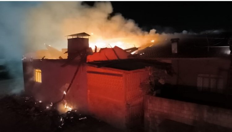 Inc&ecirc;ndio destr&oacute;i restaurante em Nova Aurora nesta mandrugada de ter&ccedil;a-feira, veja o v&iacute;deo 