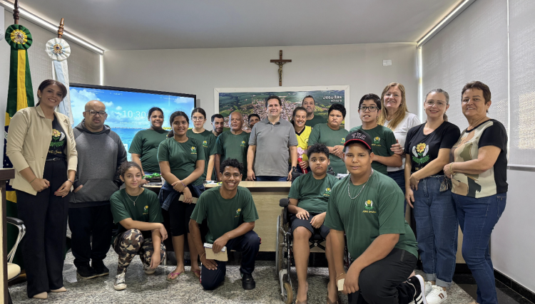 Alunos da Apae de Jesu&iacute;tas conhecem funcionamento da Prefeitura em visita educativa
