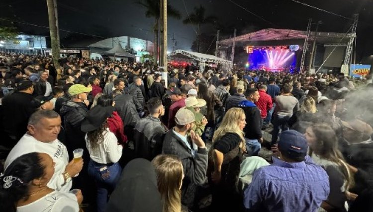 Milhares de pessoas prestigiam o primeiro dia de festa em comemora&ccedil;&atilde;o aos 46 anos de Jesu&iacute;tas
